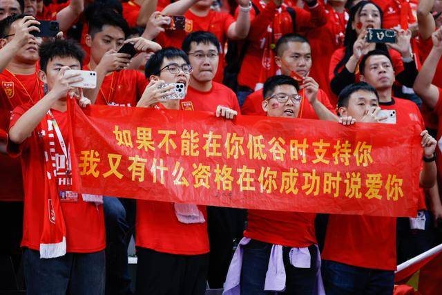 小卡伤退快船负森林狼 利拉德12中2雄鹿负国王